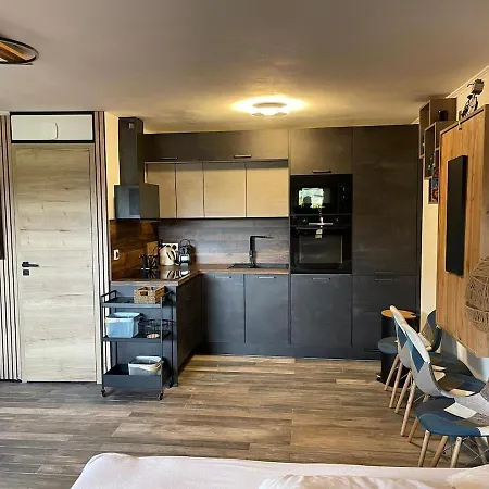 Cozy With Pool & Parking *